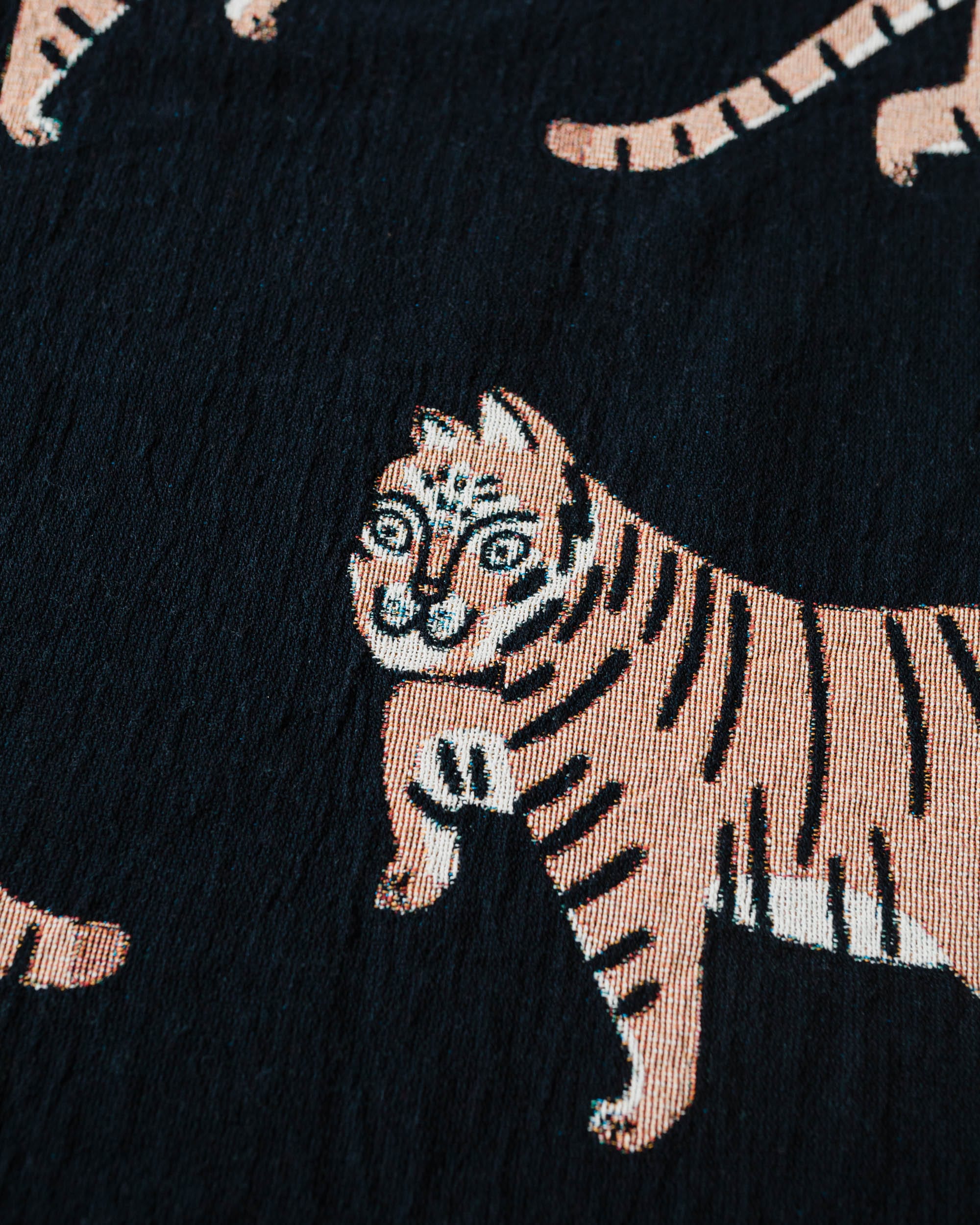 Tiger Throw Blanket (Black)