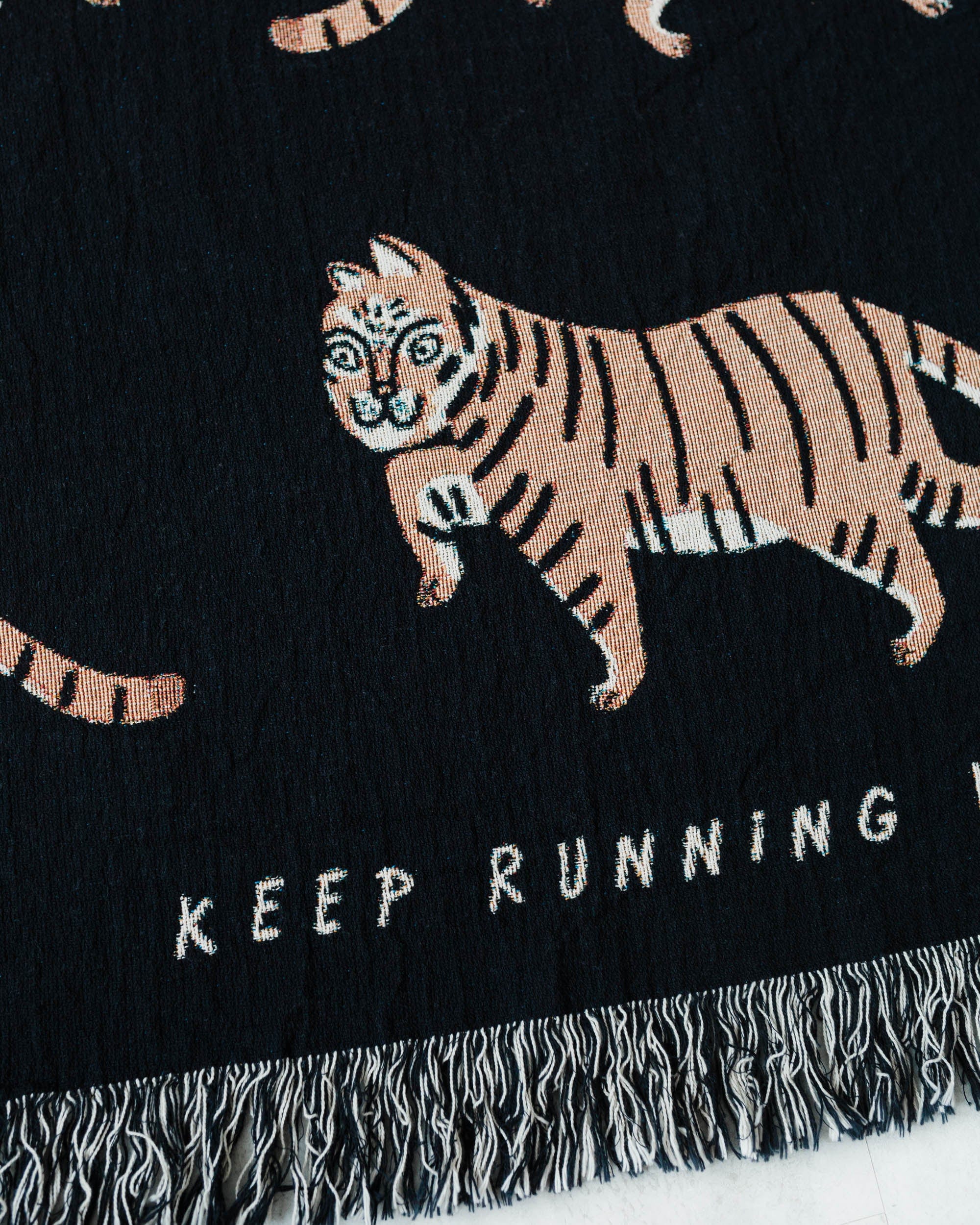 Tiger Throw Blanket (Black)