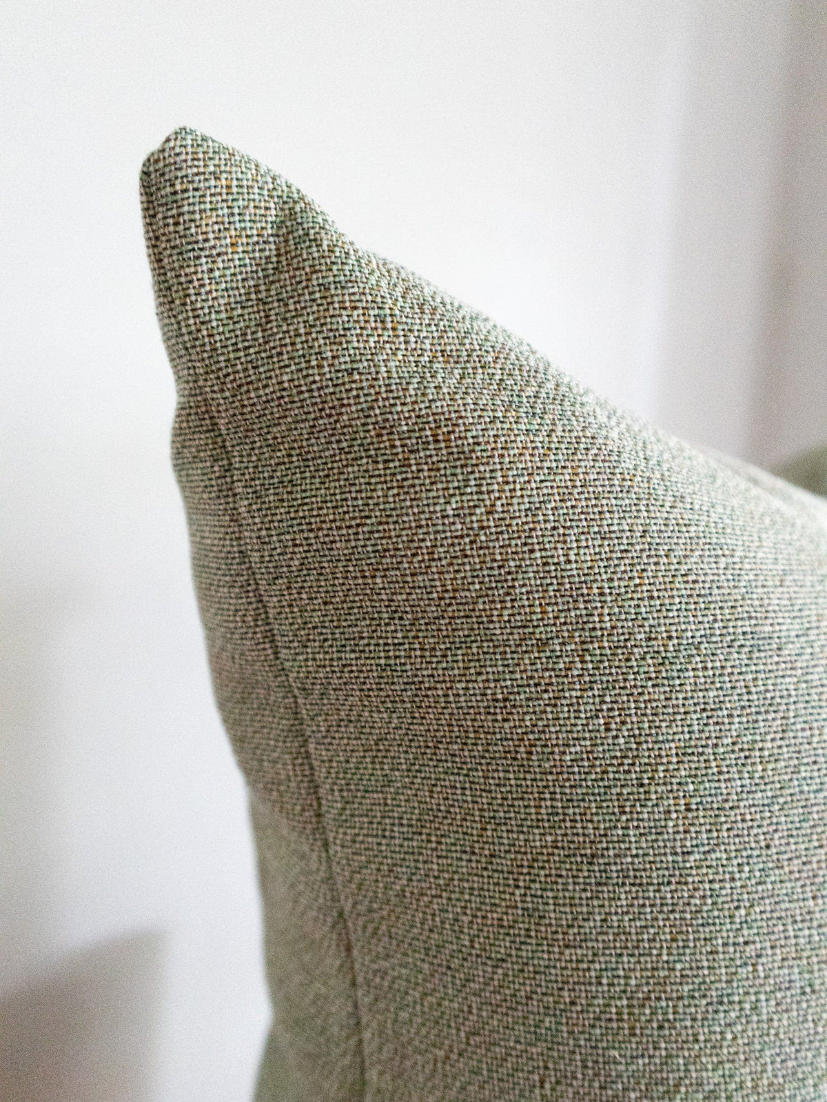 Christmas Dog Pillow: Yellow Lab